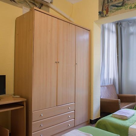 Hostel Turistic Castell Βαρκελώνη Εξωτερικό φωτογραφία