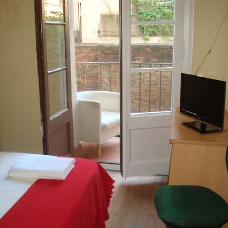 Hostel Turistic Castell Βαρκελώνη Εξωτερικό φωτογραφία