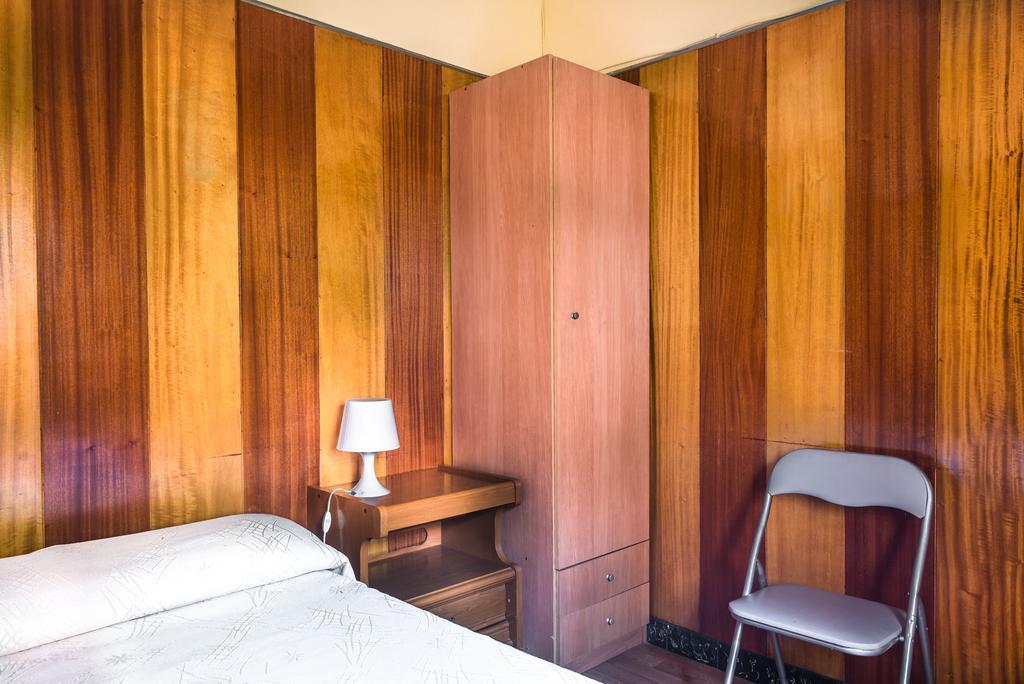 Hostel Turistic Castell Βαρκελώνη Εξωτερικό φωτογραφία