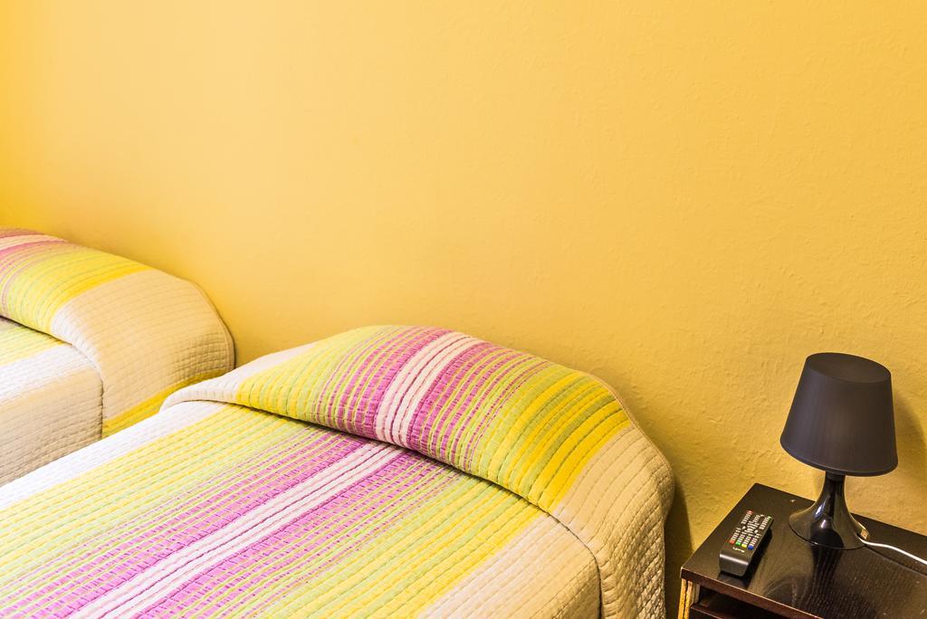 Hostel Turistic Castell Βαρκελώνη Εξωτερικό φωτογραφία