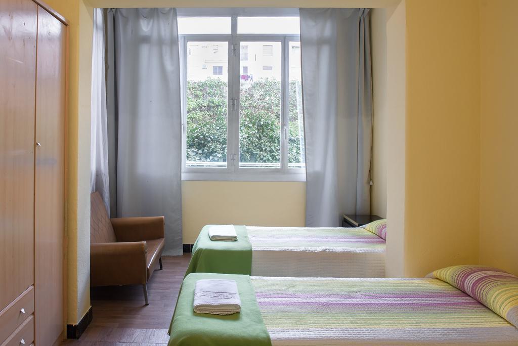 Hostel Turistic Castell Βαρκελώνη Εξωτερικό φωτογραφία