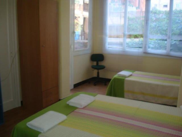Hostel Turistic Castell Βαρκελώνη Εξωτερικό φωτογραφία