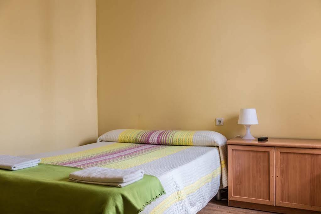 Hostel Turistic Castell Βαρκελώνη Εξωτερικό φωτογραφία